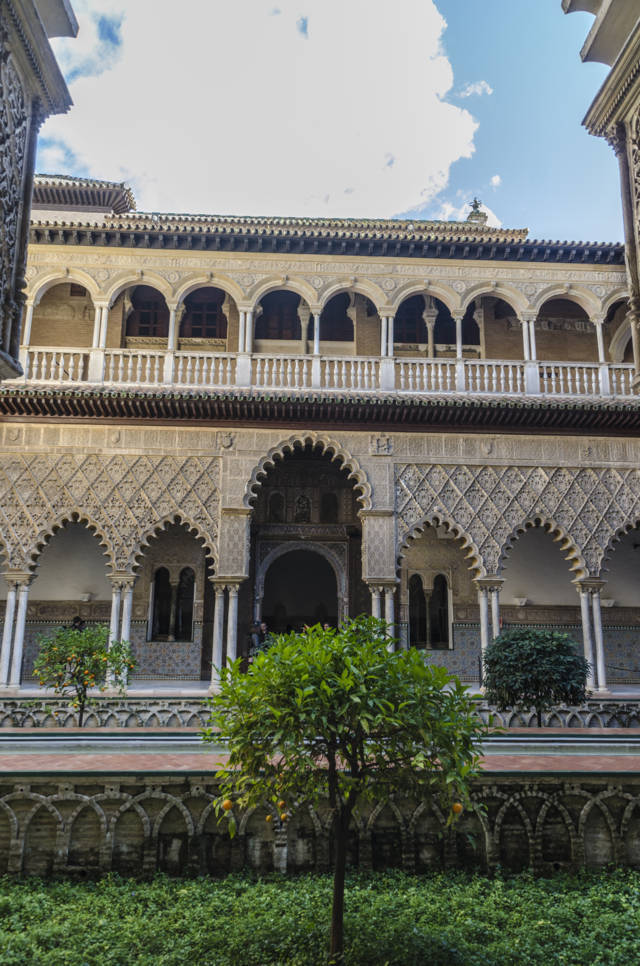 Sevilla 094 - Real Álcazar - Palacio del Rey Don Pedro - Patio de Las Doncellas.jpg